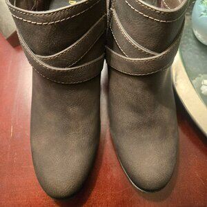 Patty Dunes Brown Ankle Booties – Size 8.5 – Never Worn